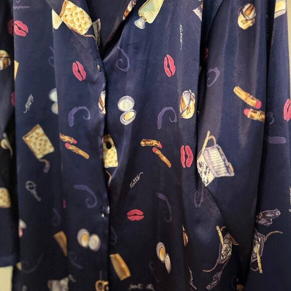 90s Vintage Jones New York Blouse Lipstick Makeup Print | Navy Blue | Medium - Picture 4 of 5